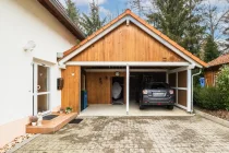 Eingangsbereich mit Carport