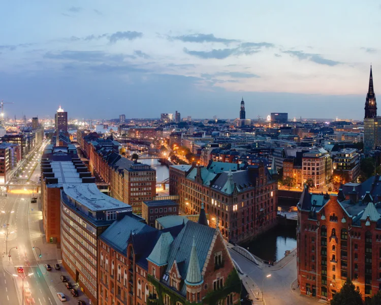 Ausblick  - Wohnung mieten in HafenCity, 20457 - Über den Dächern der Stadt - Spektakuläre 2-Zimmer-Wohnung im 11. Obergeschoss