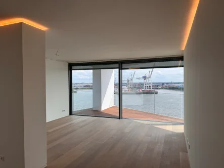 Wohnbereich  - Wohnung mieten in Hamburg, HafenCity - Exklusive Neubauwohnung mit sonniger Südausrichtung im Neubauprojekt "The Crown" zu vermieten