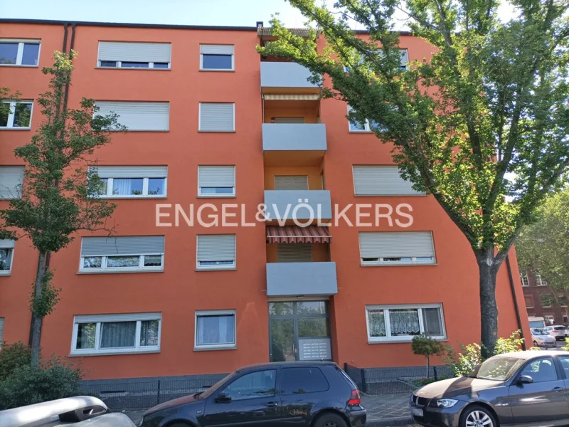 Hauseingang_Straßenseite - Wohnung kaufen in Mannheim - RESERVIERT: Zentral gelegene ETW im Herzen von Rheinau