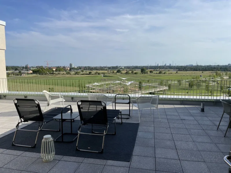 Dachterrasse mit Ausblick auf den Park