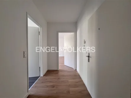 Flur - Wohnung mieten in Mannheim - Frisch renovierte 1-Zimmer-Wohnung am Hauptbahnhof in L 15!