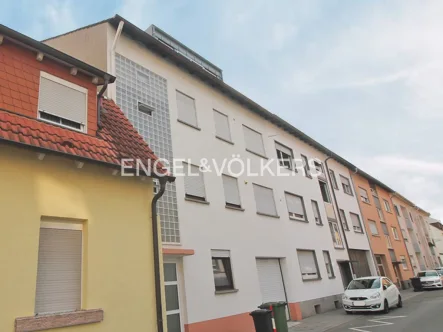 Fassade Straßenseite - Wohnung mieten in Mannheim - Stilvolle 2-Zimmerwohnung mit Balkon !