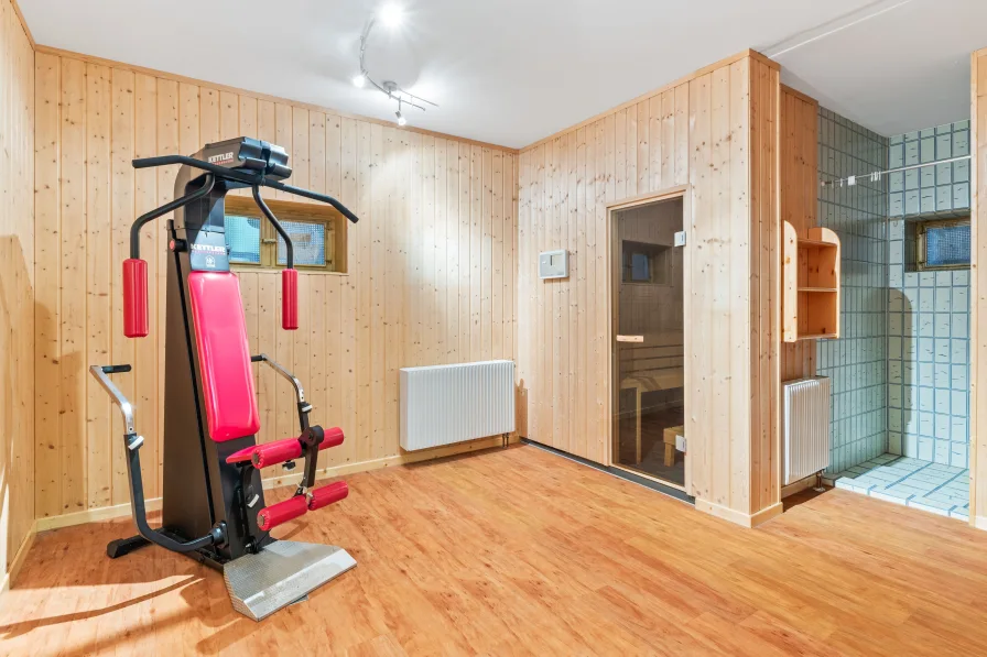 Fitnessraum mit Klaws Sauna