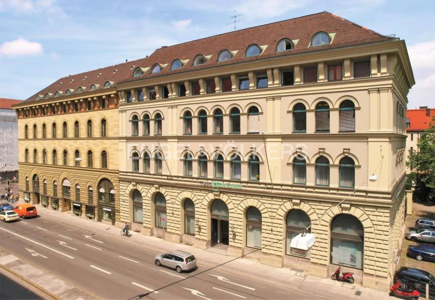 Hausansicht - Büro/Praxis mieten in München - Moderne Büros hinter historischer Fassade