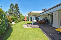 Garten mit Terrasse und Loggia