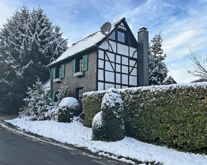 Hausansicht - Haus kaufen in Solingen - Einzigartiges Fachwerkhaus in Solingen Krahenhöhe- Tradition trifft auf Gemütlichkeit