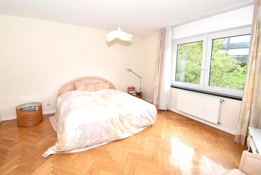 Elternschlafzimmer mit En Suite Badezimmer