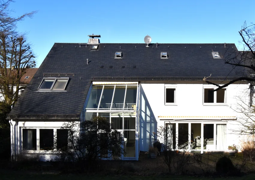 Blick vom Garten aufs Haus