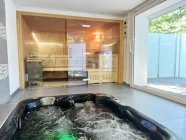 Entspannen Sie im eigenen Jacuzzi...