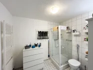 Badezimmer im Untergeschoss