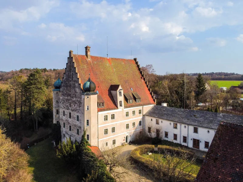 Das romantische Renaissance-Schloss Eggersberg - Haus kaufen in Riedenburg - Denkmalgeschütztes Illuminatenschloss: Rarität zum Verlieben!