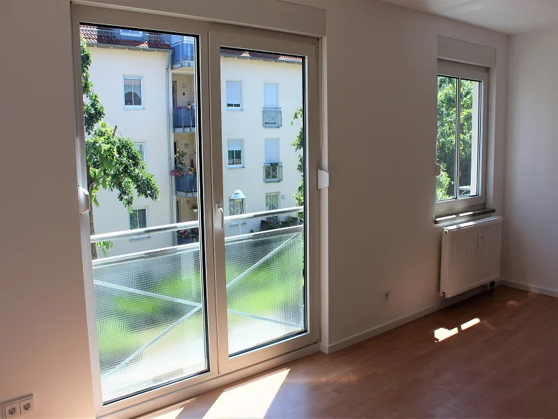 Blick aus der Wohnung - Wohnung kaufen in Dresden - Moderne Kapitalanlage mit Blick ins Grüne