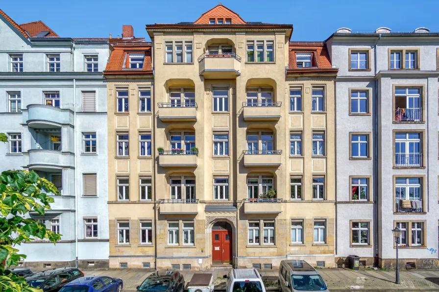Vorderansicht Haus - Wohnung kaufen in Dresden - Investieren in zentralen Altbaucharme