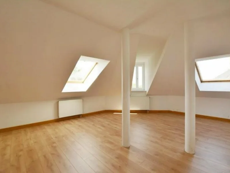 Wohnzimmer 2 - Wohnung kaufen in Leipzig - Dachgeschosswohnung in Gohlis: 3.5-Zimmer-Wohnung mit viel Potenzial!