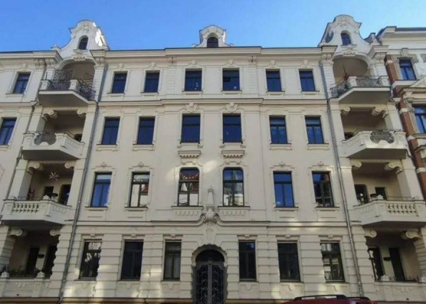 Hausansicht - Wohnung kaufen in Leipzig - Großzügige 3-Zimmer-Wohnung mit Balkon im Dachgeschoss im begehrten Waldstraßenviertel