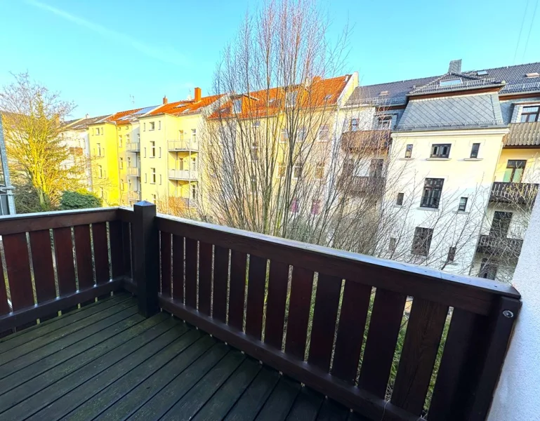  - Wohnung kaufen in Leipzig - 3-Zimmer-Wohnung im Gohliser Altbau mit Balkon