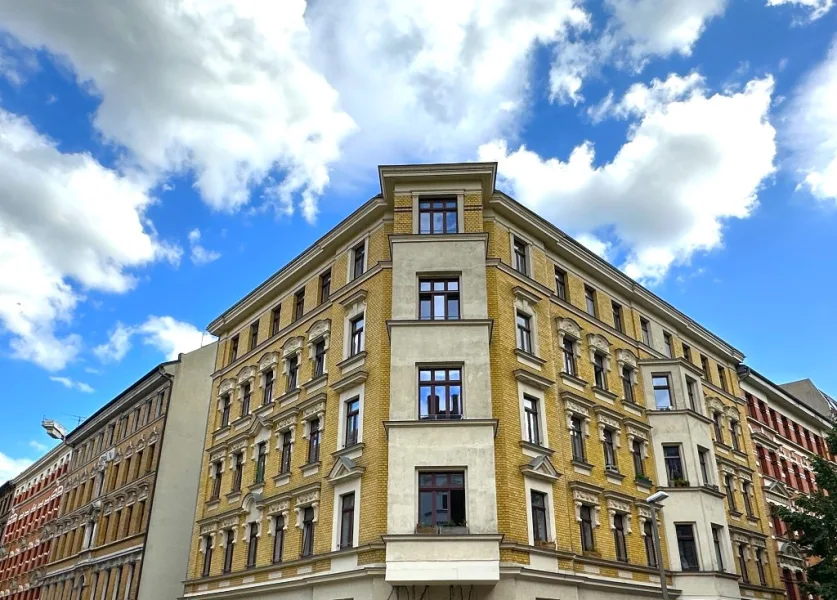 Hausansicht - Wohnung kaufen in Leipzig - Neu vermietete, zentrumsnahe 2-Zimmer-Wohnung mit Balkon und Aufzug