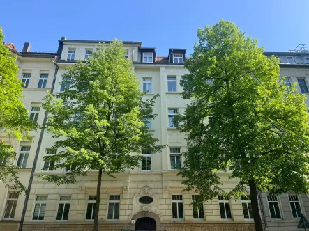  - Wohnung kaufen in Leipzig - 2 Zimmer mit Altbau-Charme und Balkon in Gohlis