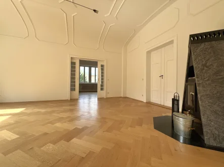  - Haus kaufen in Radebeul - Beeindruckendes Anwesen mit Blick bis nach Dresden!