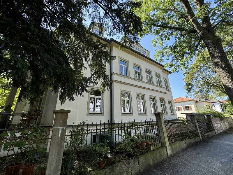  - Haus kaufen in Dresden - Stadtvilla in exponierter Lage!