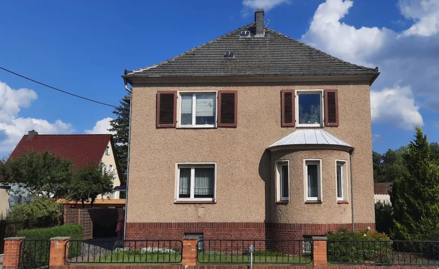 Strassenansicht - Haus kaufen in Luckau - Viel Platz für die ganze Familie in Luckau