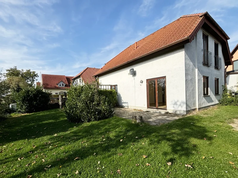  - Haus kaufen in Leipzig - Charmantes Einfamilienhaus mit Terrasse und Garage in Lindenthal