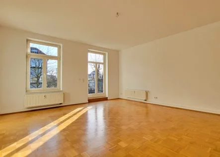 Wohnzimmer - Wohnung kaufen in Leipzig - Bezugsfreie 4-Zimmer-Wohnung mit großer Terrasse und Stellplatz