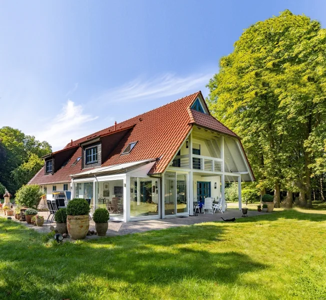  - Haus kaufen in Breege OT Lobkevitz - Zweifamilienhaus auf parkähnlichem Grundstück