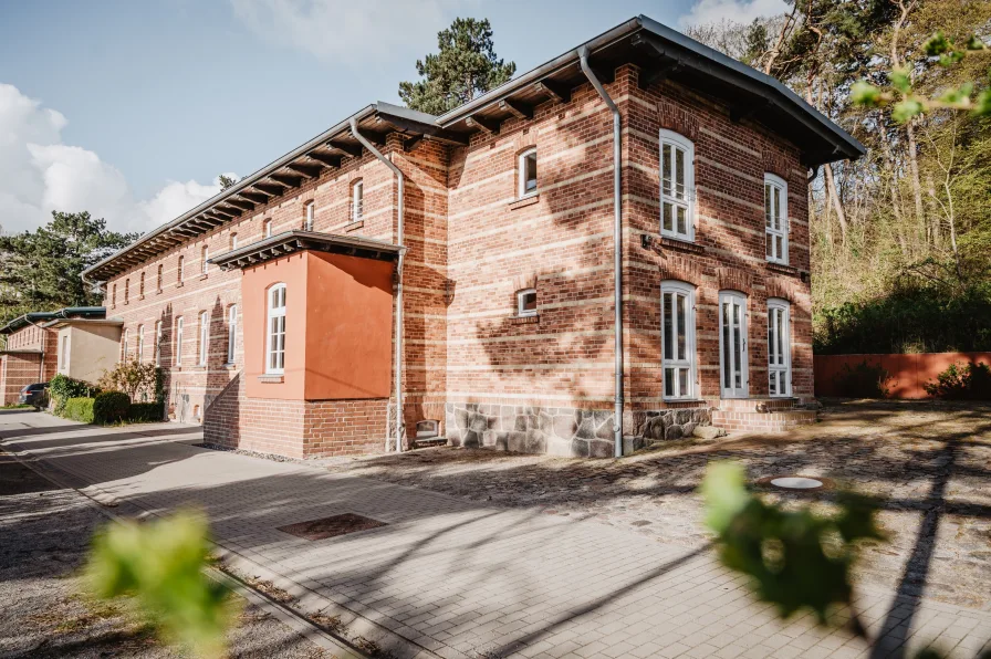  - Haus kaufen in Klausdorf OT Barhöft - Historisches Lotsenhaus mit Meerblick