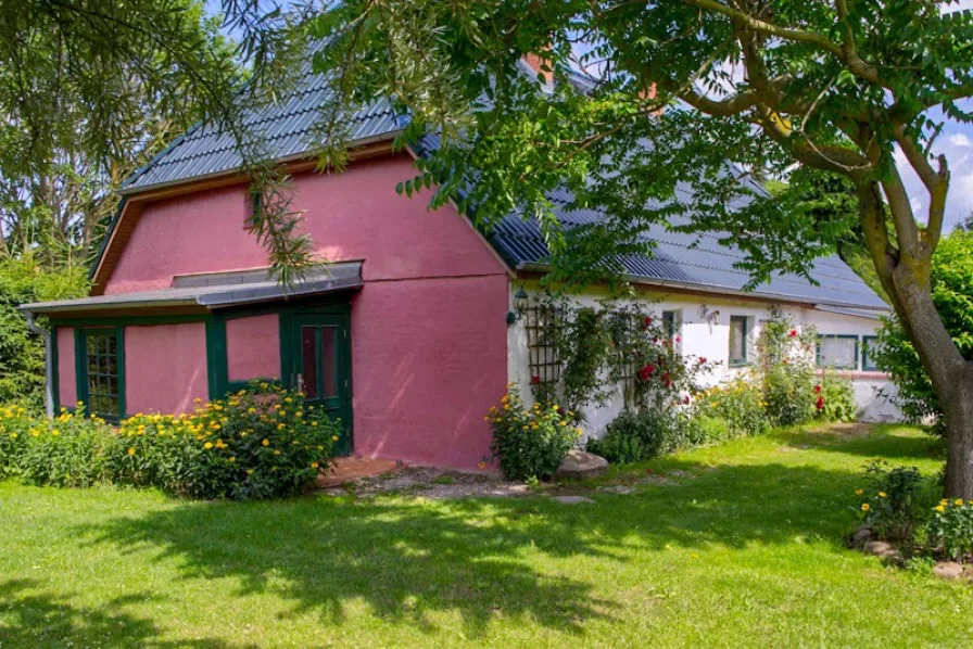 Hausrückseite - Haus kaufen in Rubkow - Idyllisches Wohnen in Ostseenähe inklusive separatem Gästehaus