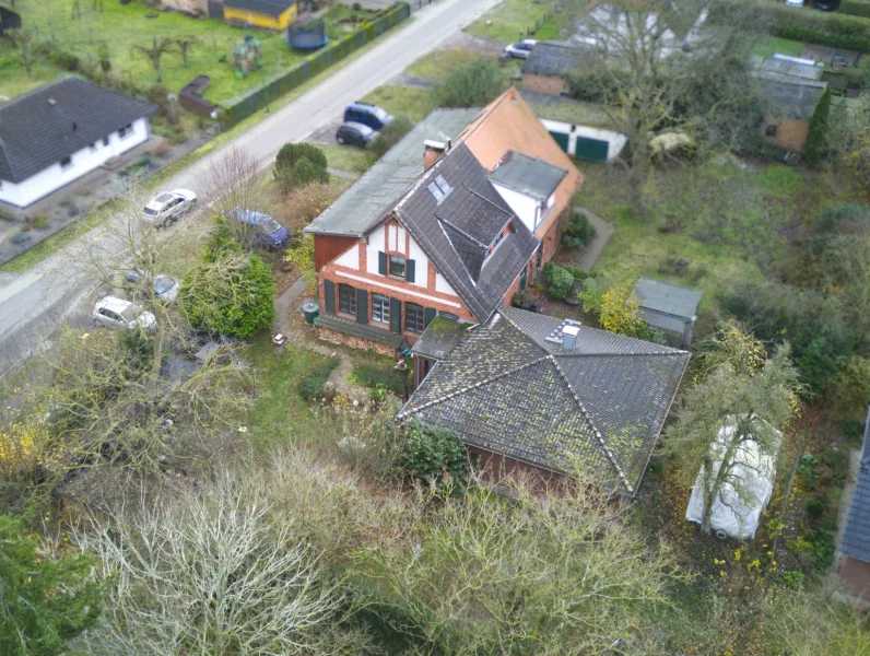 Luftaufnahme - Haus kaufen in Dersekow - Ländliches Wohnen im stilvollen Doppelhaus