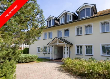 Haus Außenansicht - Wohnung kaufen in Ostseebad Binz - PROVISIONSFREI! - Schöne Wohnung im Dünenpark Resort Binz