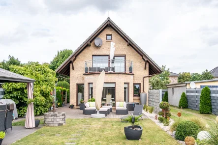 Ansicht Gartenseitig - Haus kaufen in Ueckermünde - Großzügiges Einfamilienhaus in ruhiger Lage                           und Strandnähe