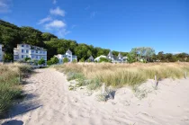 Blick vom Strand zur Villa