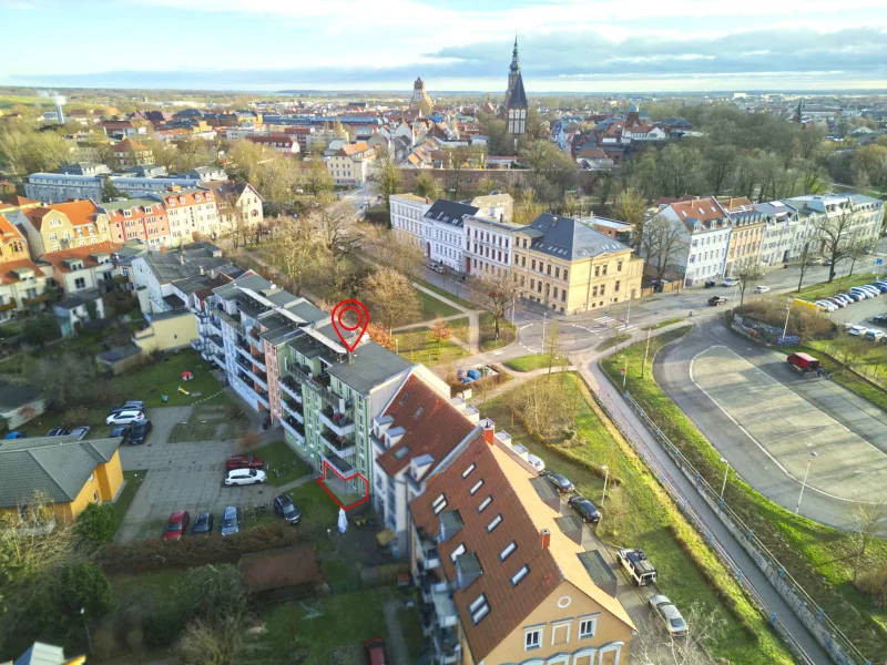 Zentrale Lage des Objekts - Wohnung kaufen in Greifswald - Attraktive Eigentumswohnung in Top-Lage mit Terrasse und Stellplatz