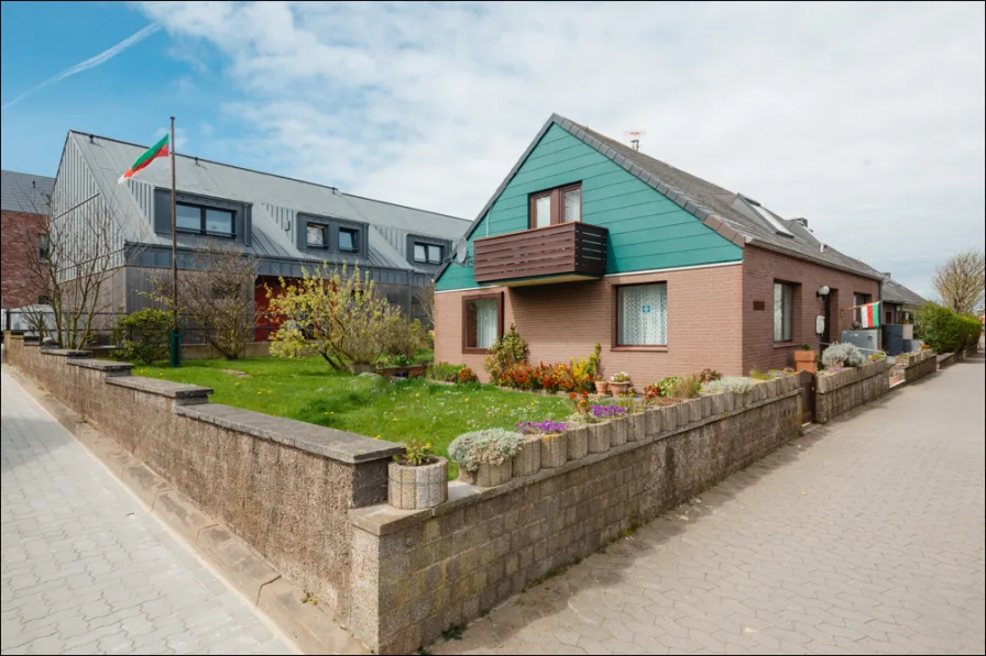 Außenaufnahme - Zinshaus/Renditeobjekt kaufen in Helgoland - Helgoland: Inselhaus auf schönem Eckgrundstück