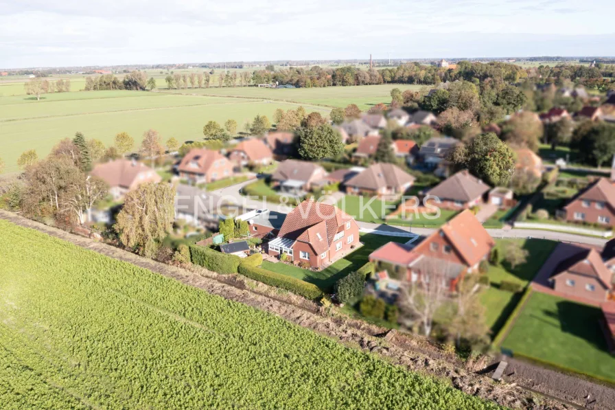 Luftaufnahme - Haus kaufen in Krummhörn - Großzügiges Einfamilienhaus mit Weitblick