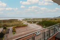 Blick vom Balkon auf das offene Meer