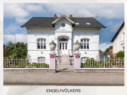  - Haus kaufen in Moormerland - Elegante Villa aus der Gründerzeit - Großzügige Räume und stilvolle Ausstattung