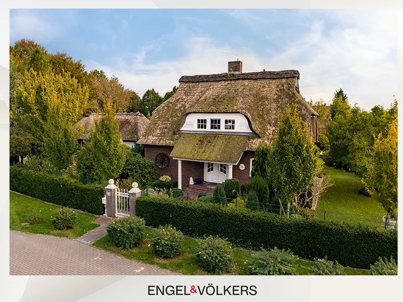  - Haus kaufen in Hesel - Reetdachhaus mit traumhaftem Garten im Herzen von Hesel