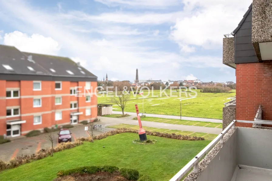 Sonniger Balkon mit Blick auf den Leuchtturm