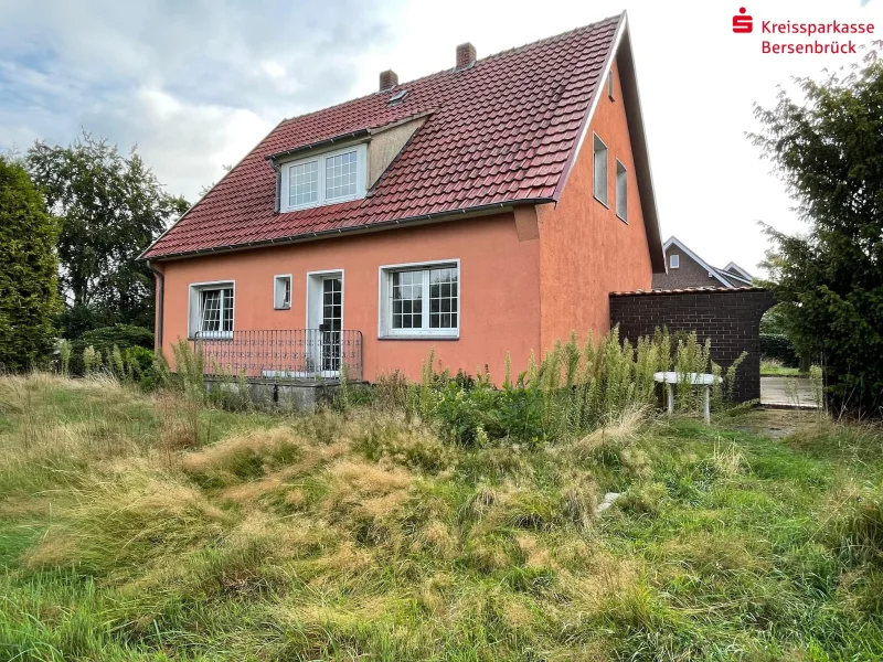 Garten, Hauseingang (Westen) - Haus kaufen in Alfhausen - Haus sucht Handwerker - Renovierungsbedürftiges Einfamilienhaus mit großem Grundstück in Alfhausener Außenbereichssiedlung
