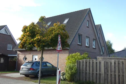 Hausansicht - Haus kaufen in Otterndorf - Junge Doppelhaushälfte zur Kapitalanlage