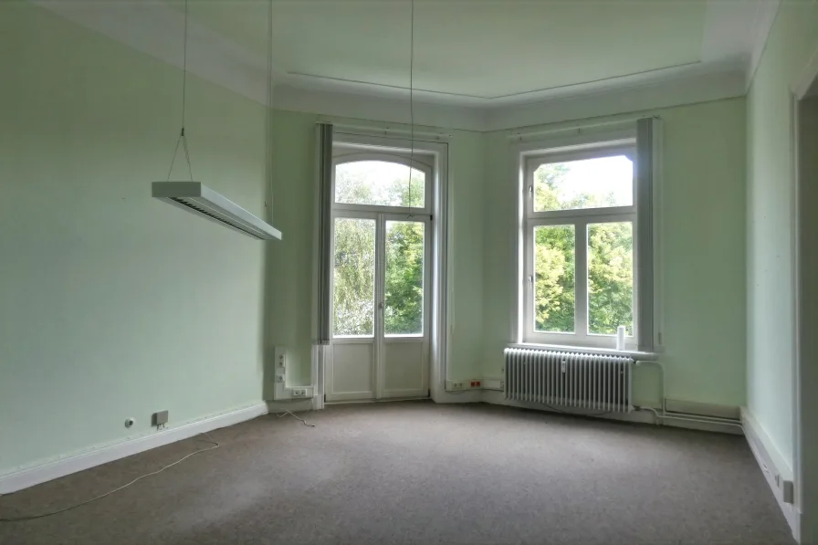 Büro OG mit Balkon