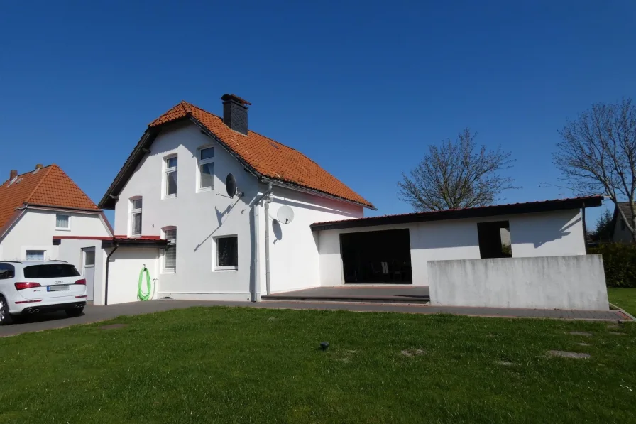 Hausansicht Süden - Haus kaufen in Cuxhaven - Teilmodernisiertes Einfamilienhaus 