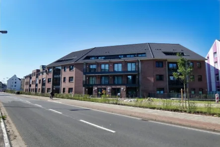 Haus Straßenseite - Wohnung kaufen in Cuxhaven - Penthousewohnung mit Dachterrasse Nähe Bahnhof