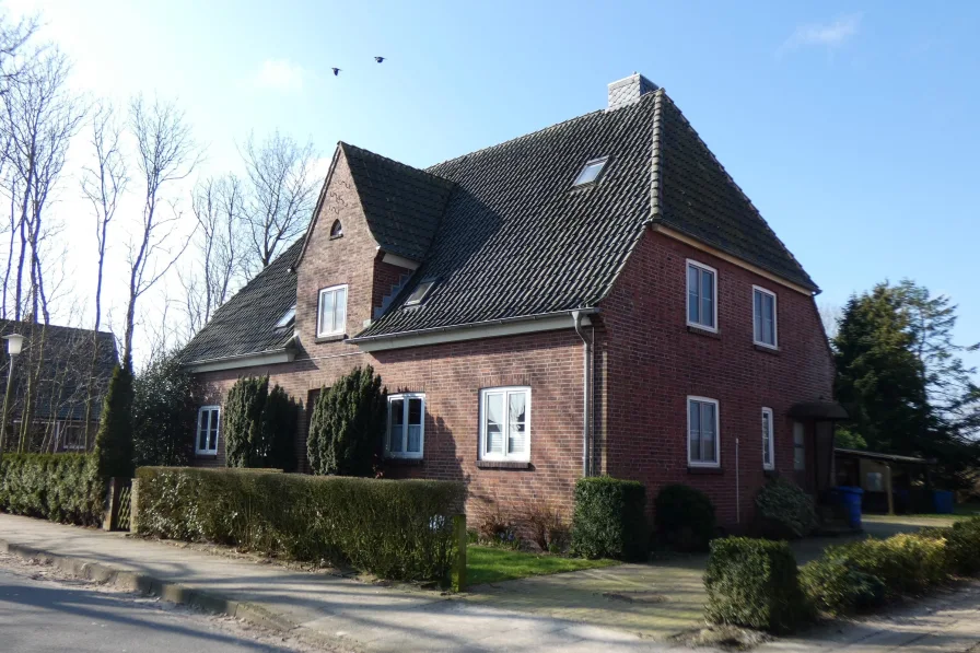 Hausansicht Nord/Ost - Haus kaufen in Cuxhaven - Charmantes Doppelhaus mit schönem Grundstück