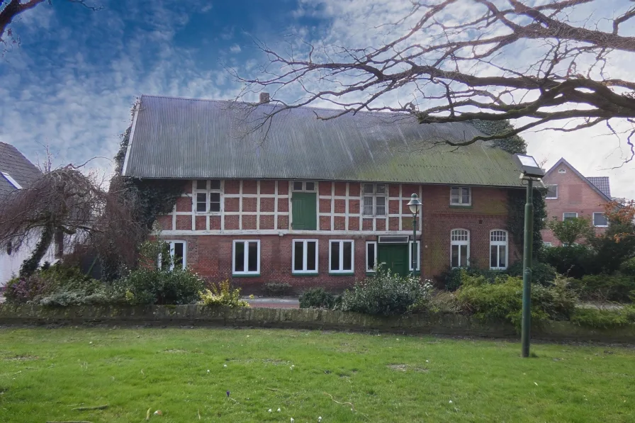 Hausansicht Osten - Haus kaufen in Cuxhaven - Historische Doppelhaushälfte für Handwerker