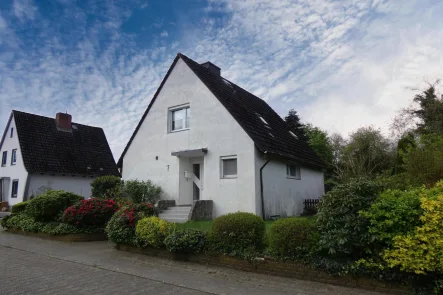 Hausansicht Straße - Haus kaufen in Cuxhaven - Gemütliches Einfamilienhaus in ruhiger Lage